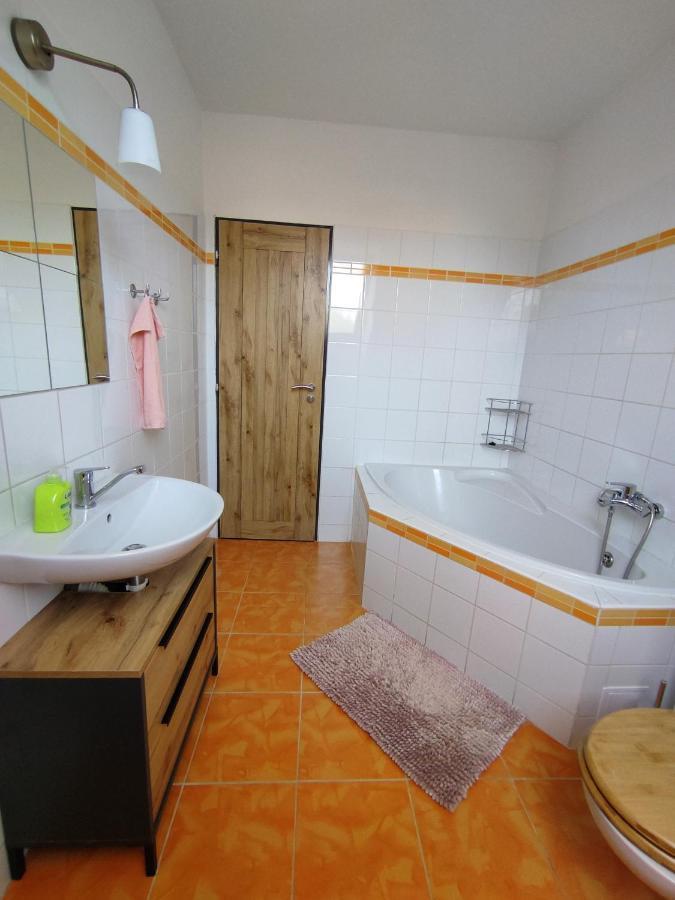 Ubytovani Ema Apartment วาลติตซา ภายนอก รูปภาพ